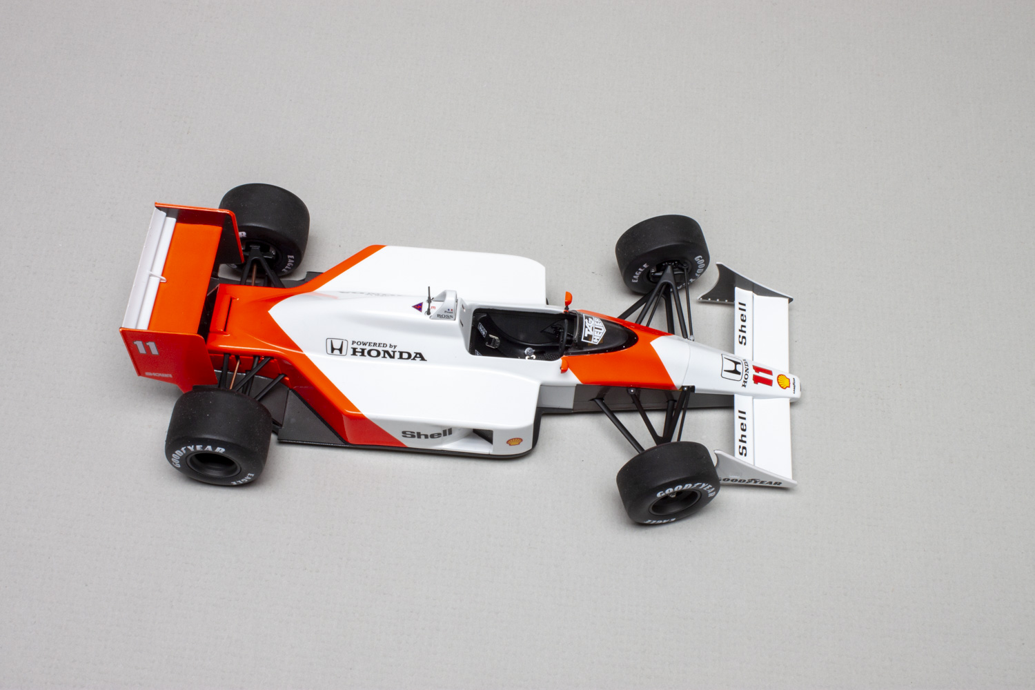 Meng 1/24 scale McLaren MP4/4 1988 plastic model kit review