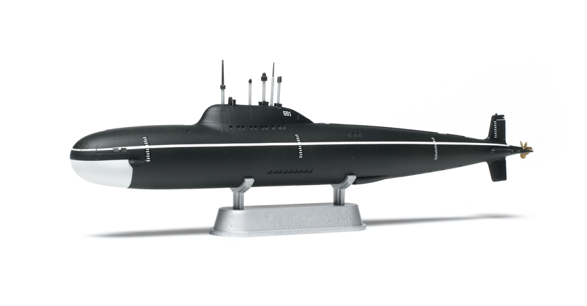 HobbyBoss 83525 1/350 Russian Navy SSN Akula Class Attack Submarine Model Kits 