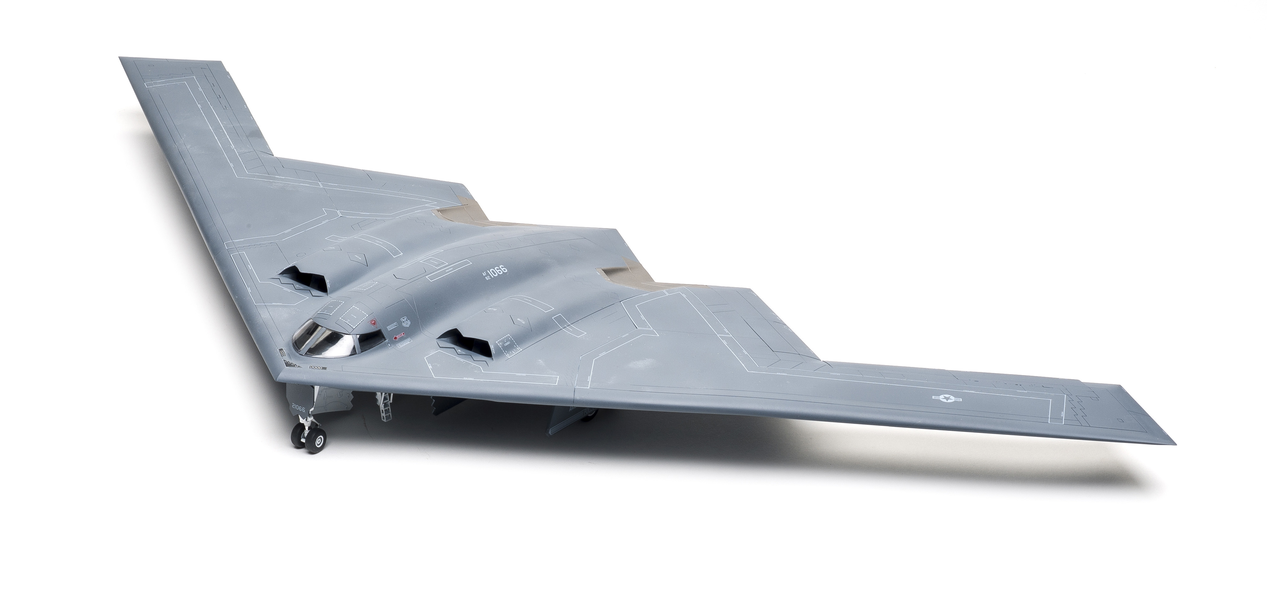 Build review of Modelcollect's B-2A Spirit scale model kit 