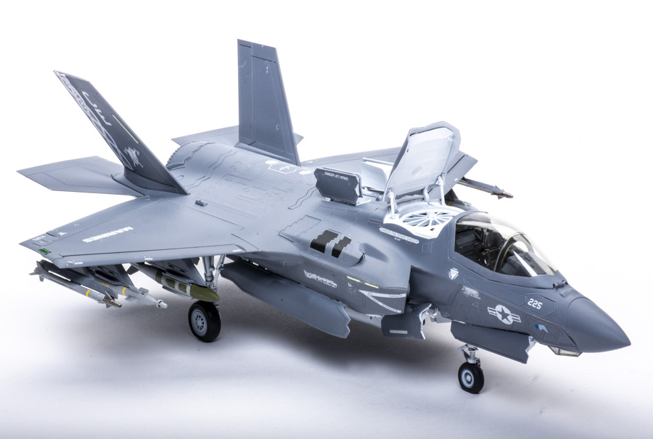 Italeri 1/48 scale F-35B Lightning II plastic model kit review