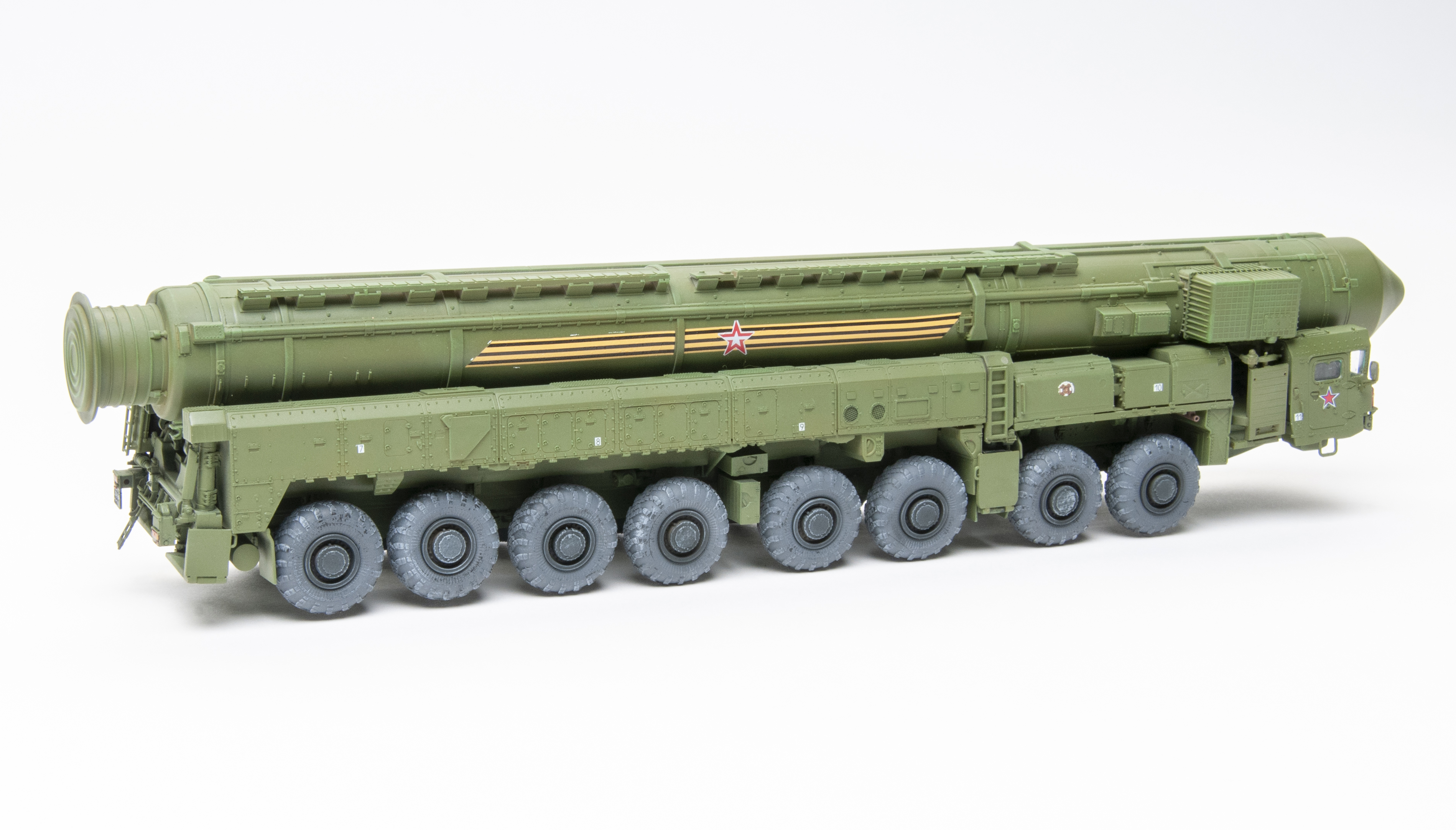 HobbyBoss 1/72 scale 15U175 TEL of RS-12M1 Topol-M ICBM Complex