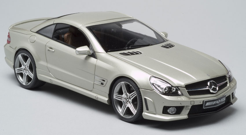 Aoshima 1/24 scale Mercedes-Benz SL 63 AMG