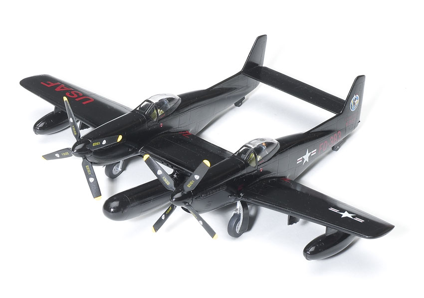 Monogram 1/72 scale Twin Mustang F-82G