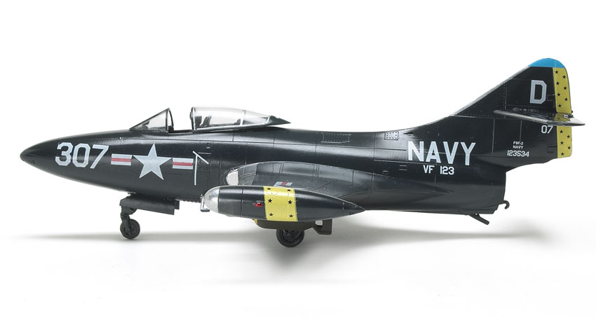HobbyBoss 1/72 scale F9F-2 Panther