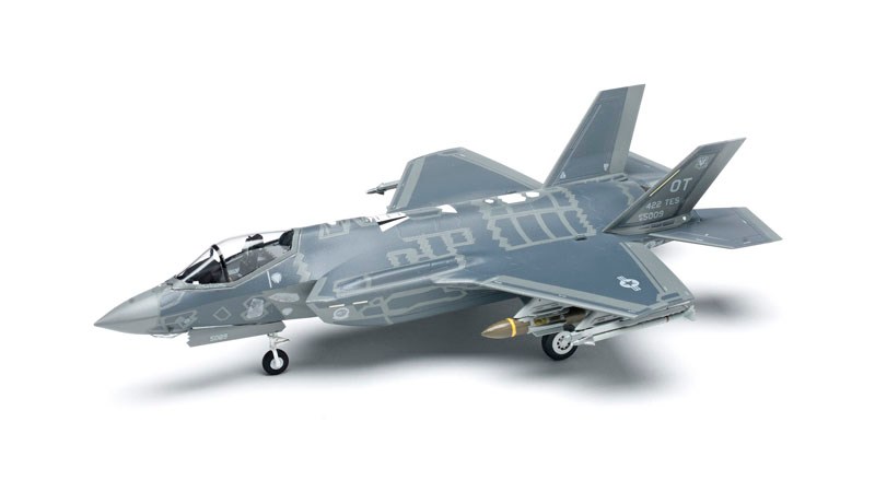 FSM-WB0914_Academy_F35_01