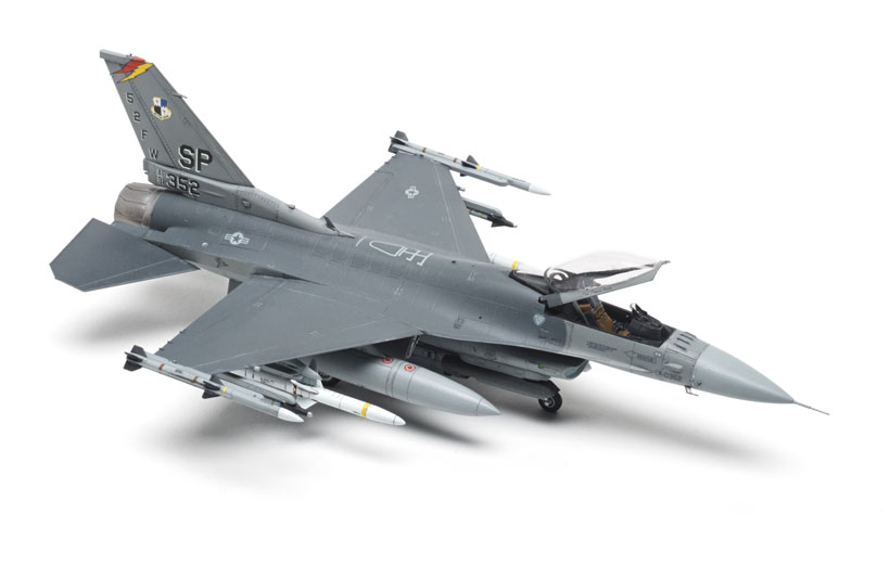 FSM-WB0715_Tamiya_F16CJ_01