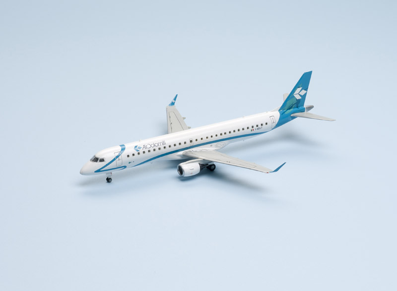 FSMWB0217_Revell_E195_01
