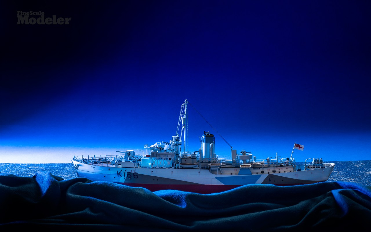 Wallpaper: Revell Germany HMCS Snowberry