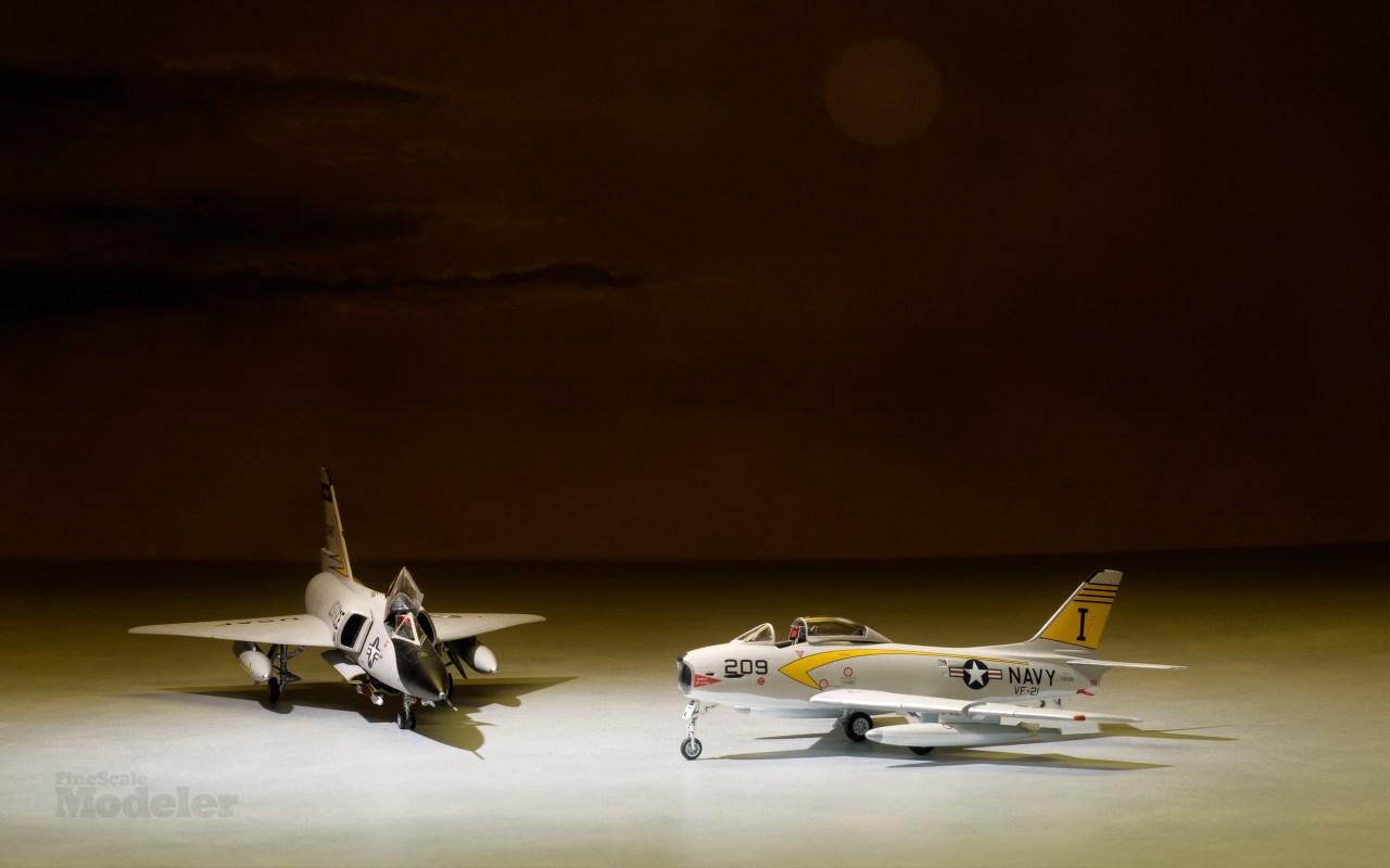 Wallpaper: Trumpeter Delta Dart & Sword Fury
