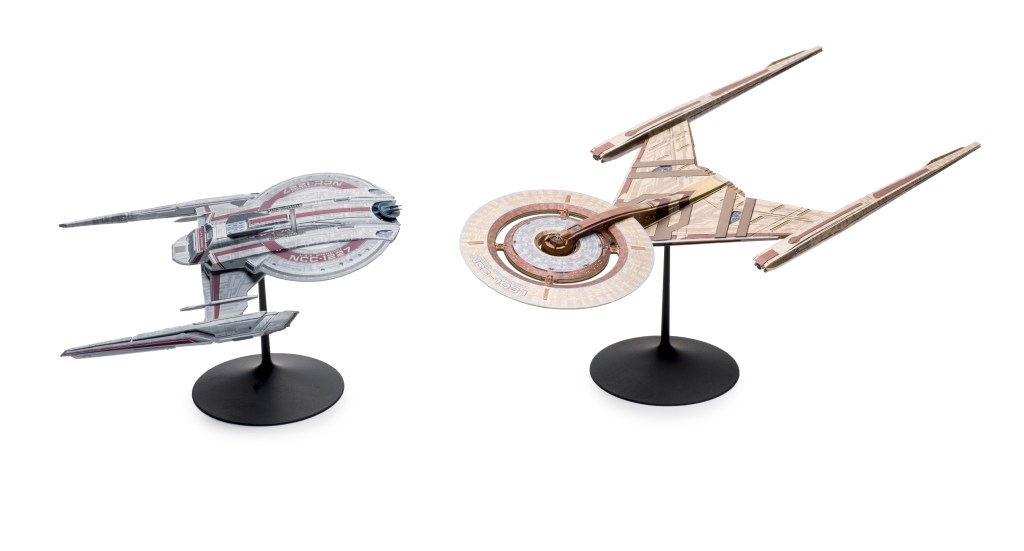 Polar Lights USS Discovery and USS Shenzhou