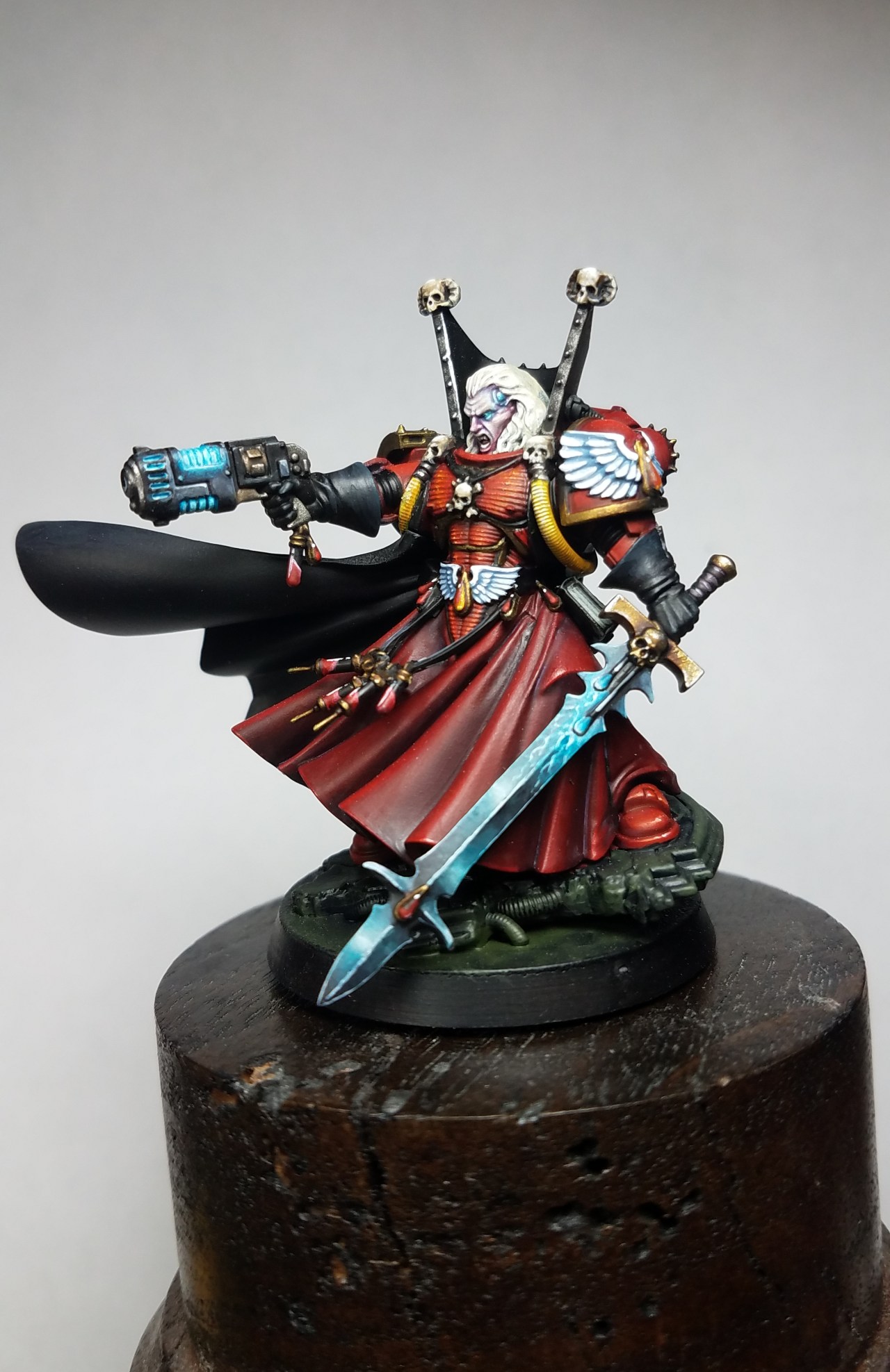 Painting Warhammer 40K armor and gems