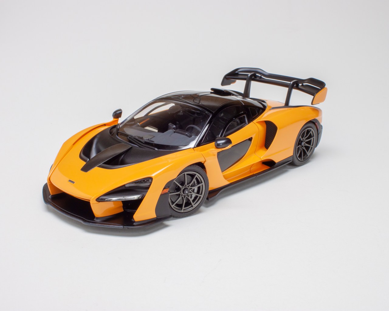 Tamiya 1/24 scale McLaren Senna plastic model car kit
