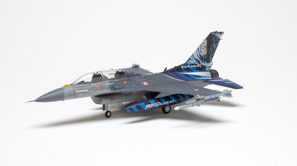 Revell Lockheed Martin F-16D “Tiger Meet 2014”