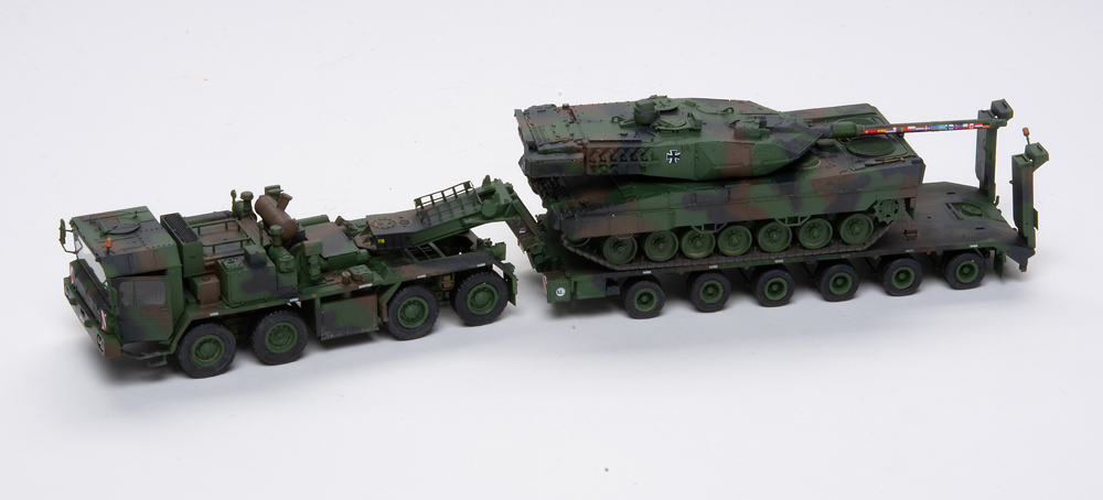 Takom Leopard 2A7 and Faun SLT56