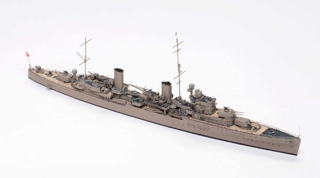 Flyhawk 1/700 scale HMS Aurora light cruiser plastic scale model ship kit review