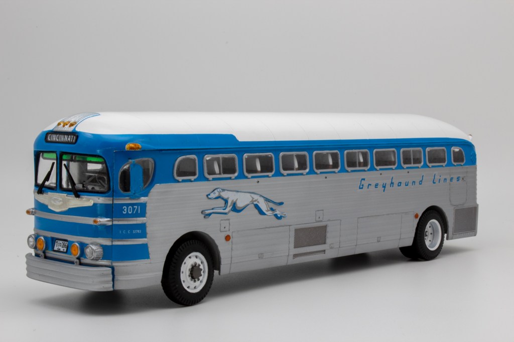 Roden 1/35 scale Silverside 1947 PD-3751 bus plastic model kit