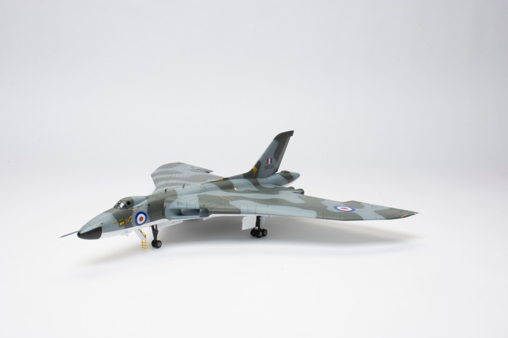 Airfix 1/72 scale Avro Vulcan B.2 plastic model kit review