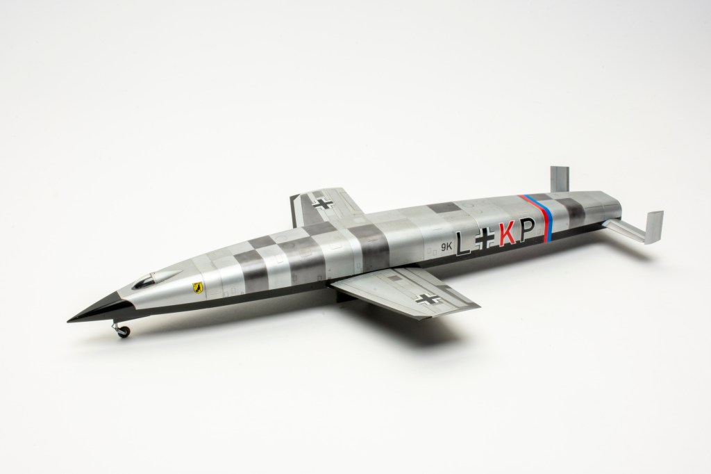 Takom 1/72 scale Silbervogel suborbital bomber plastic model kit review