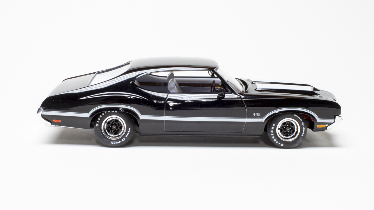Revell 1/25 scale 1971 Oldsmobile 442 W-30 plastic model kit review