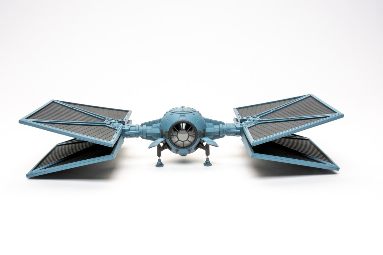 Revell Germany ‘Star Wars: The Mandalorian’ Outlands TIE fighter plastic model kit review