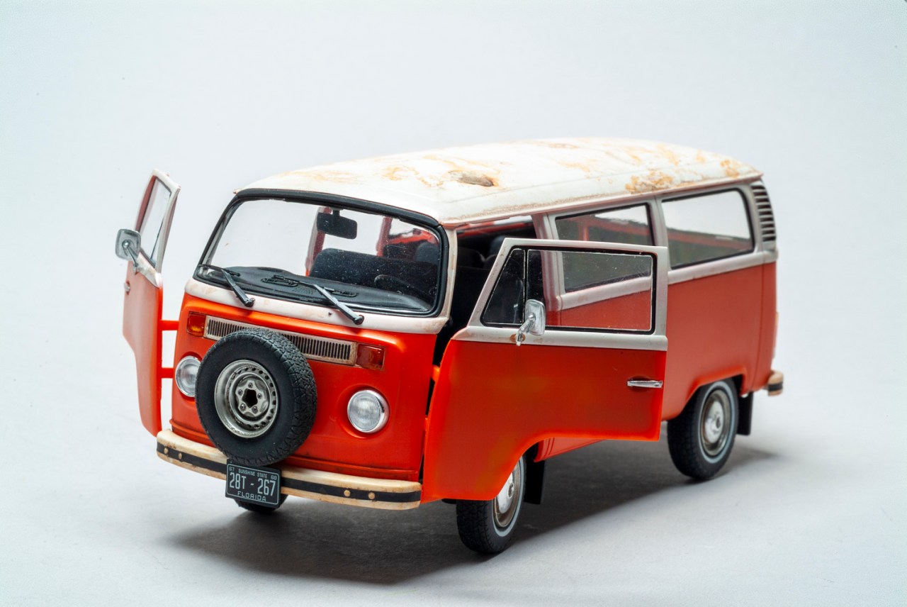 Revell 1/24 scale Volkswagen T2 bus Easy Click System plastic model kit review