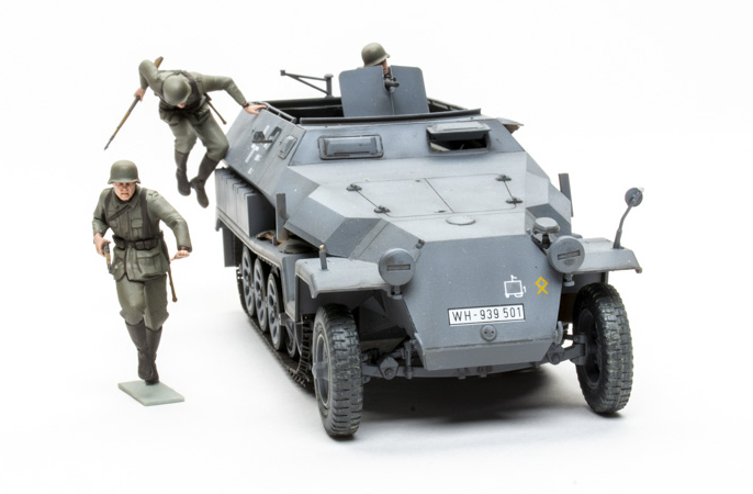 Academy 1/35 scale SdKfz 251/1 Ausf C plastic model kit review