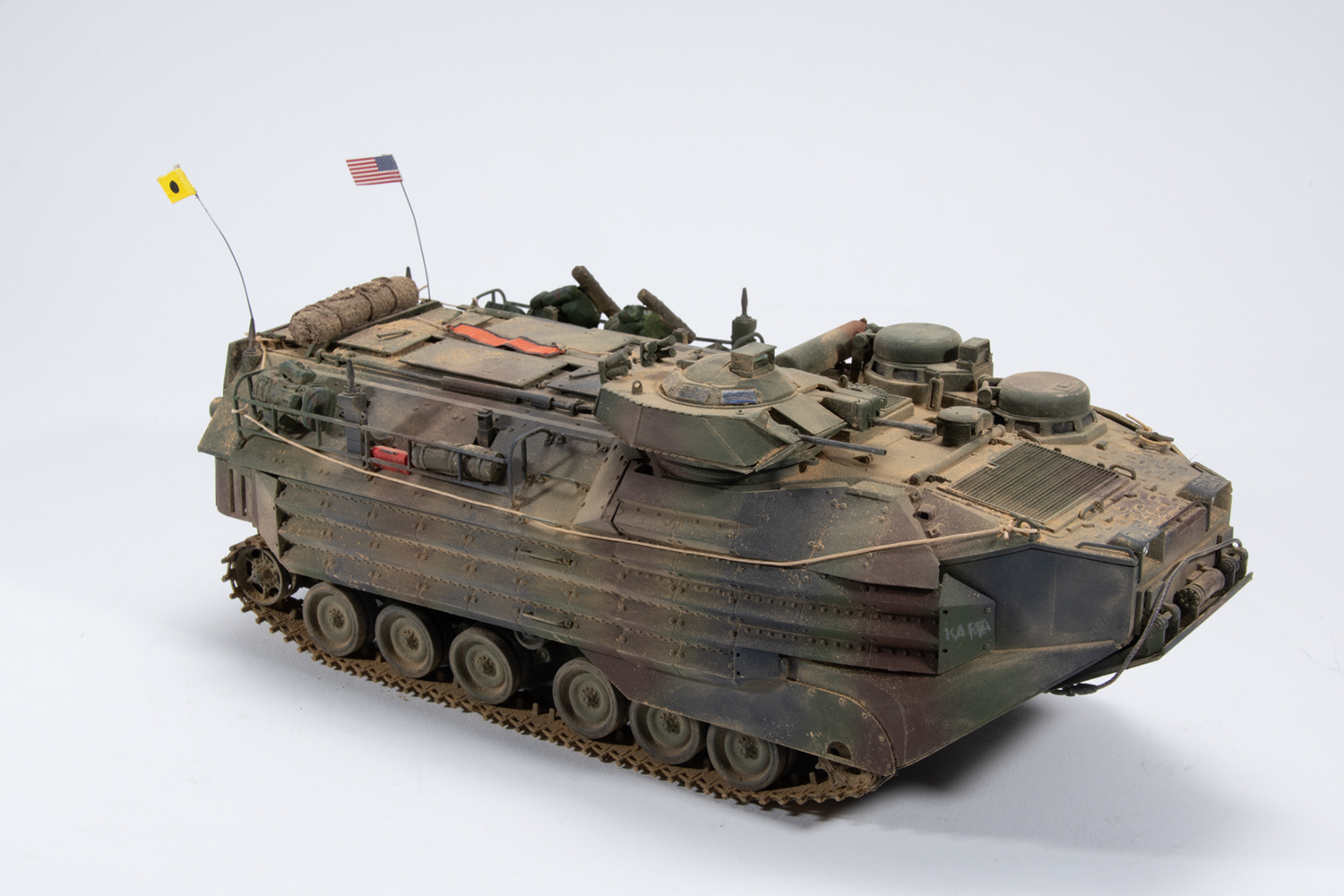 FSDAM0523_13