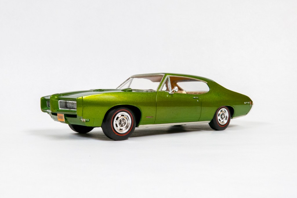 AMT 1/25 scale 1968 Pontiac GTO Hardtop Craftsman Plus plastic model kit review