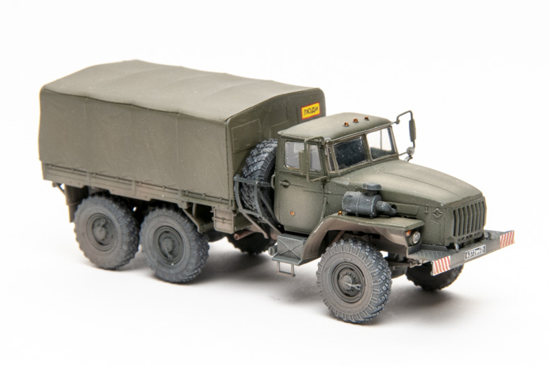 Zvezda 1/72 scale URAL-M4320 cargo truck plastic model kit review
