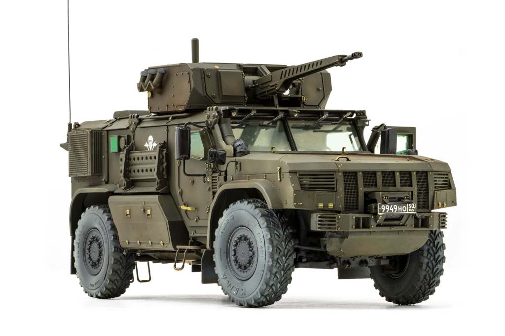 Zvezda 1/35 scale Typhoon VDV 4×4 K-4386 (Armored Car with Remote Control Module) plastic model kit review