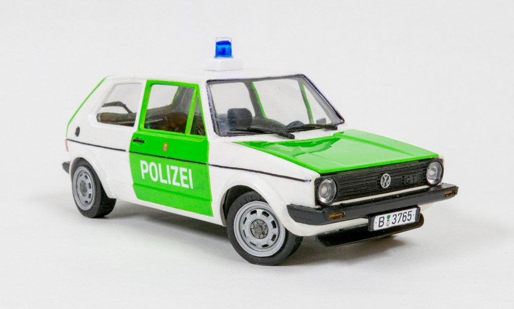 Italeri 1/24 scale Volkswagen Golf “Polizei” plastic model car kit review