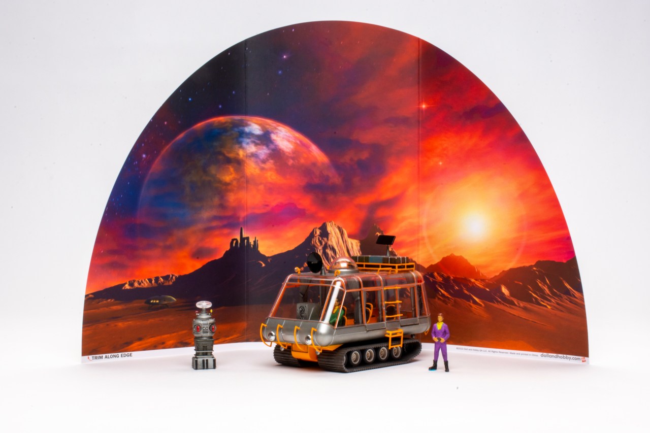 Doll & Hobby 1/35 scale Lost in Space “The Chariot” plastic model kit review