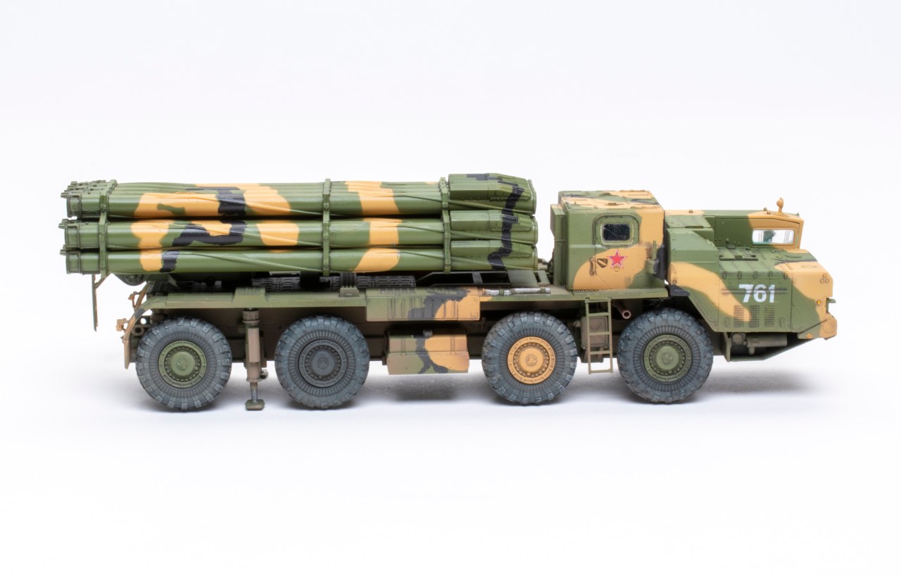 HobbyBoss 1/72 scale 9A52-2 Smerch-M multiple launch rocket system (MLRS) plastic model kit review