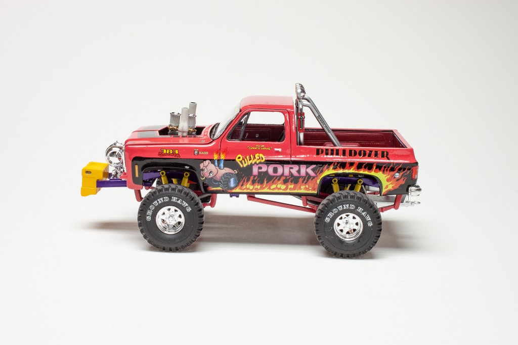 Revell 1/24 scale ’78 Chevy Blazer “Pulled Pork” Pulldozer plastic model kit review