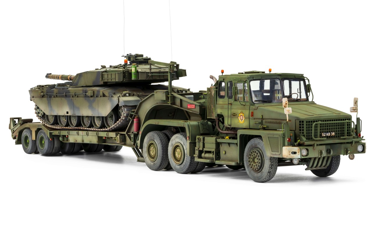 HobbyBoss 1/35 scale Scammell Commander with 62-ton Crane Fruehauf semi-trailer plastic model kit review
