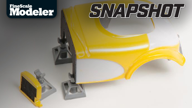 How to apply a two-tone paint job to a model car