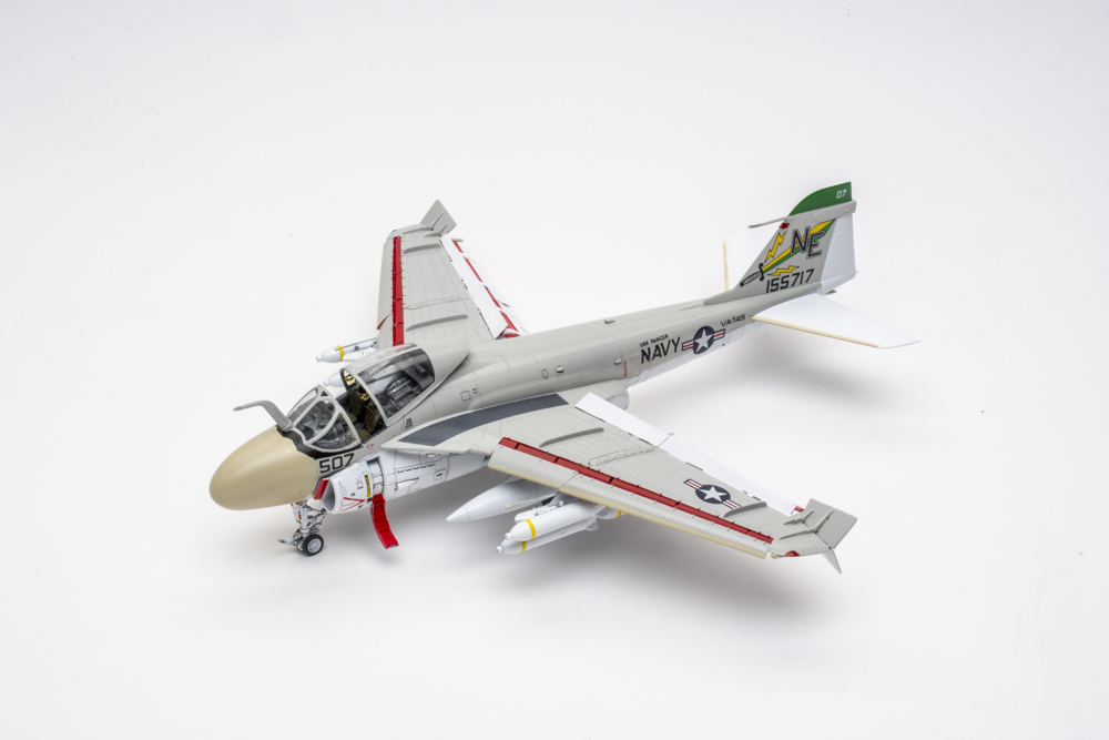 Trumpeter 1/72 scale A-6A Intruder plastic model kit review