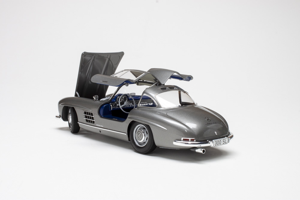 Tamiya 1/24 scale Mercedes-Benz 300SL Full-view plastic model kit review