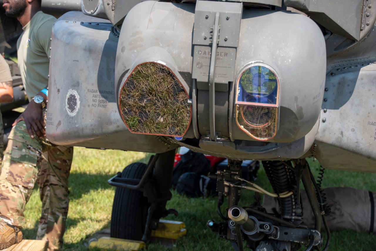 Boeing AH-64 Apache Walkaround