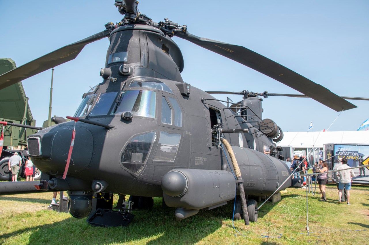 Boeing MH-47G Chinook Special Operations Aviaion Walkaround