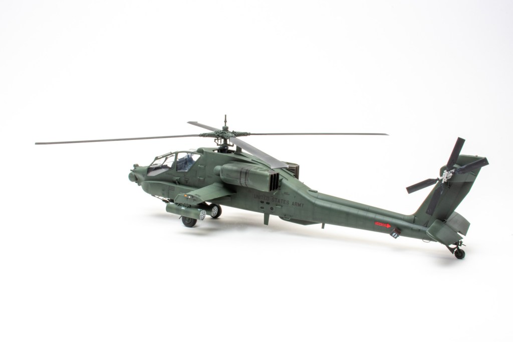 Trumpeter 1/35 scale AH-64A Apache (Early) plastic model kit review