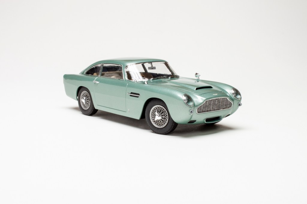 Revell 1/24 scale Aston Martin DB5 “James Bond” 007 “Goldfinger” Easy Click plastic model car kit review