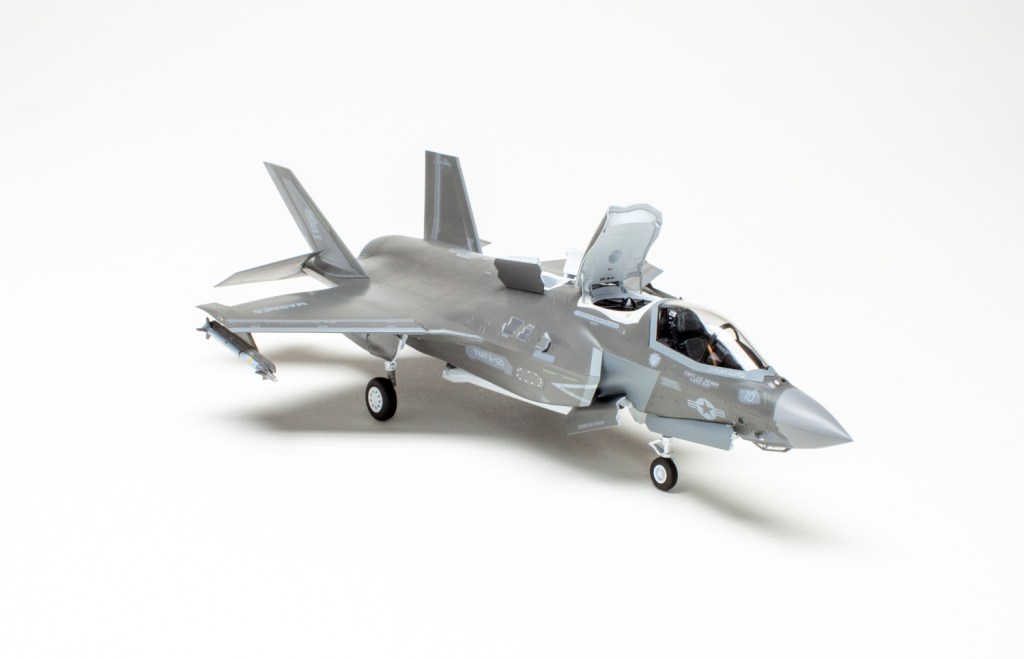 Tamiya 1/72 scale Lockheed F-35B Lightning II plastic model kit review