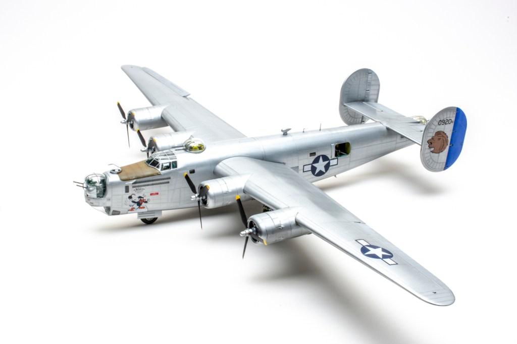 HobbyBoss 1/48 scale U.S. B-24J Liberator plastic model kit review