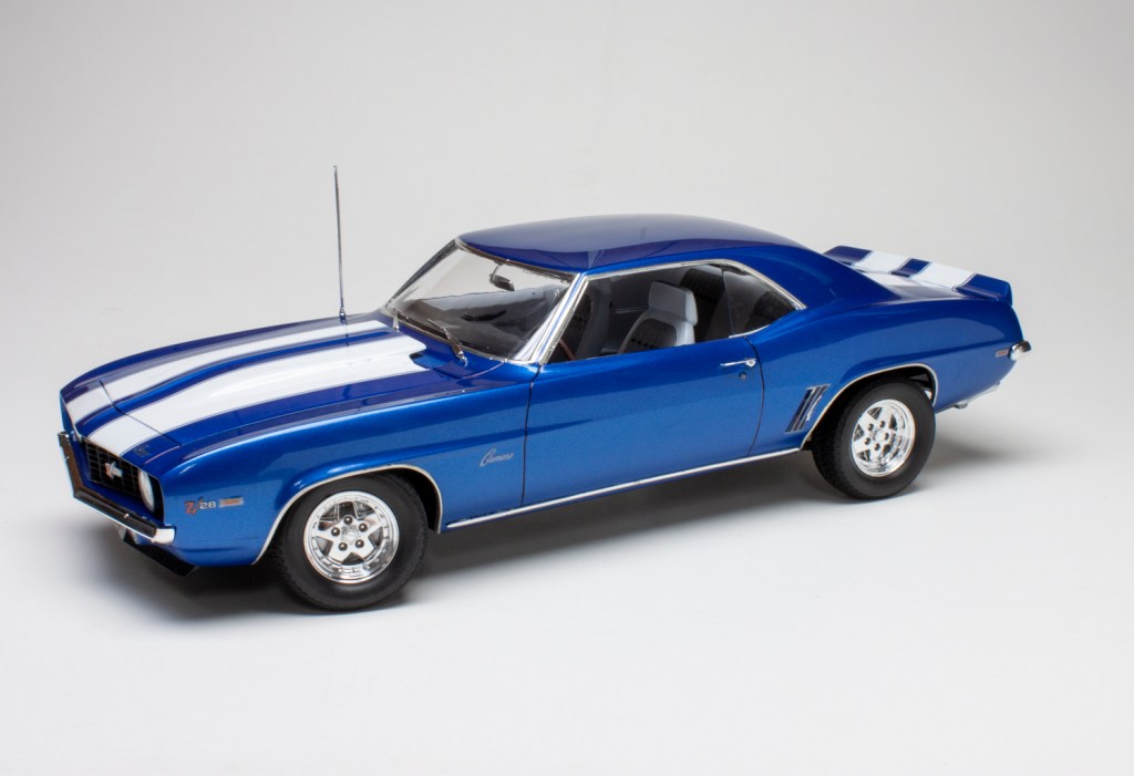 Revell 1/12 scale 1969 Camaro Z/28 3’N 1 plastic model kit review