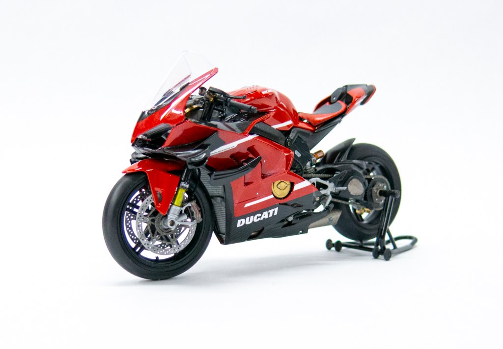 Tamiya 1/12 scale Ducati Superleggera V4 with Racing Kit plastic model kit review