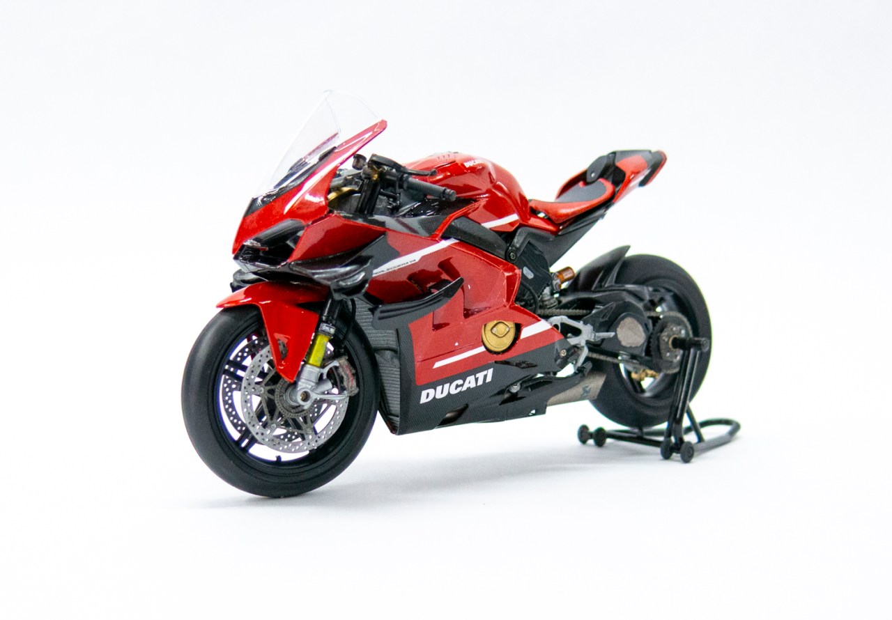 Tamiya 1/12 scale Ducati Superleggera V4 with Racing Kit plastic model kit review