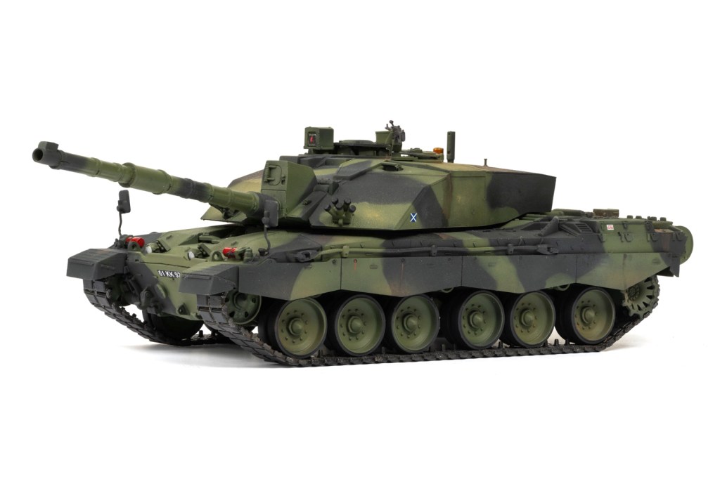 HobbyBoss 1/48 scale British Challenger II MBT plastic model kit review