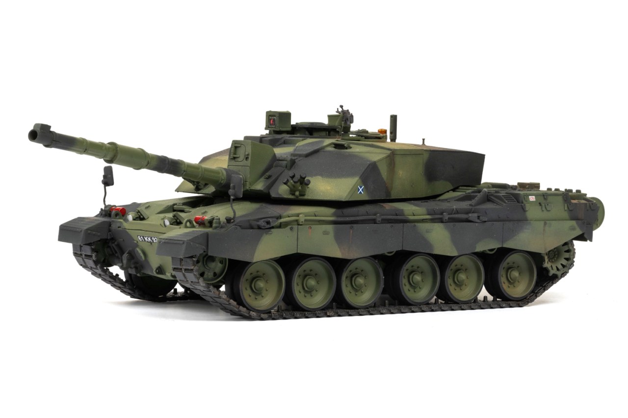 HobbyBoss 1/48 scale British Challenger II MBT plastic model kit review
