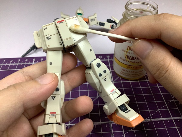 Anyone can learn how to build great looking 'Gundam' model kits